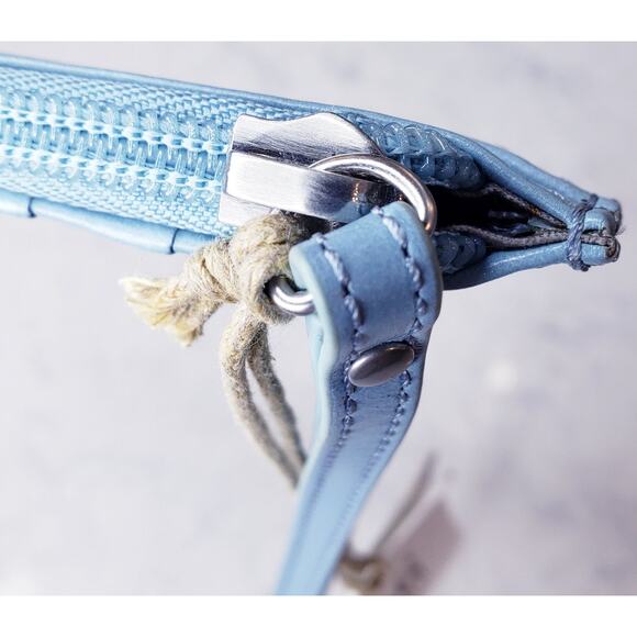 NWT HOBO Kimi Wristlet Wallet & Card Holder Vintage Hide Leather in Blue Mist - Picture 8 of 15